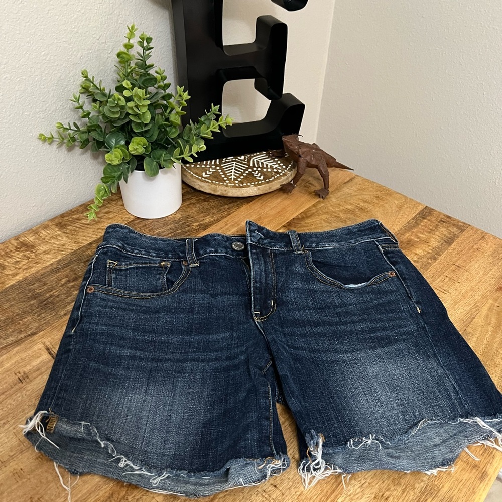 American Eagle Outfitters Super Stretch Midi shorts Size 12